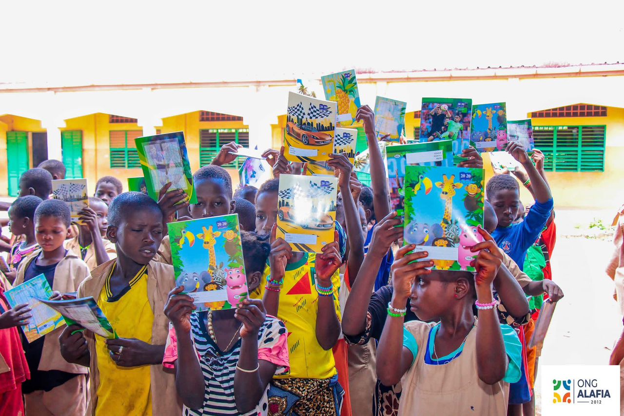 Distribution de kits scolaires à Kokobè-Sabou
