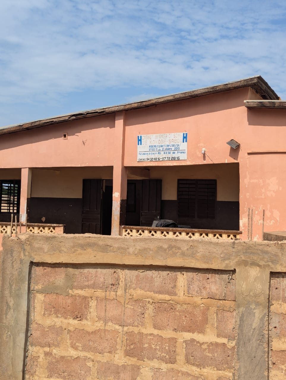 Fa&ccedil;ade du centre de sant&eacute; de Kokob&egrave;-Sabou